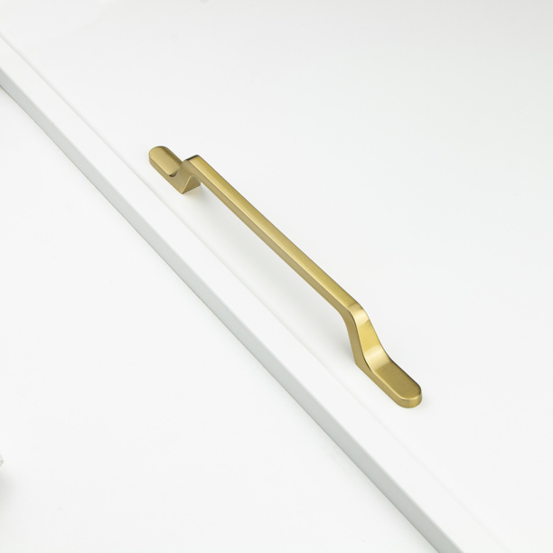 Мебельная ручка-скоба FLAVIO C=160 мм позолоченная латунь от магазина ЛесКонПром.ру